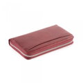 Dámska peňaženka v červenej farbe s množstvo priečinkov, vyrobená na Slovensku