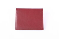 Zaujímavá peňaženka kompaktných rozmerov červenej farby